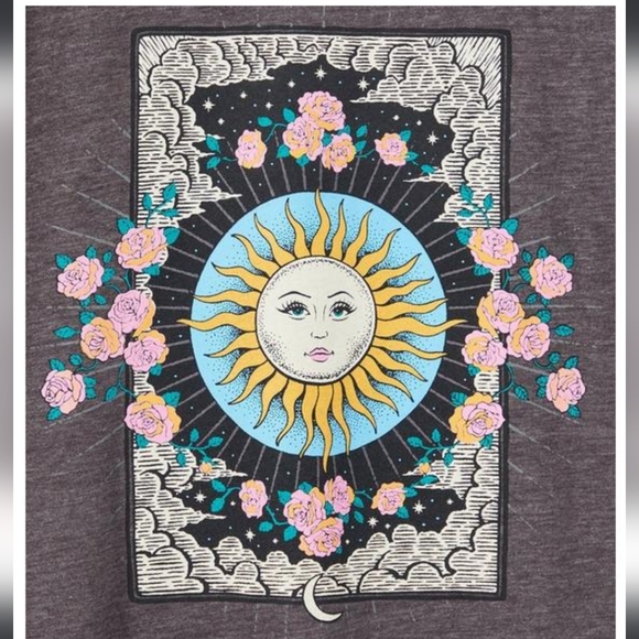 Plus Size 0 Torrid ( large ) Womens sun graphic t-shirt top summer ☀️ - Picture 2 of 3